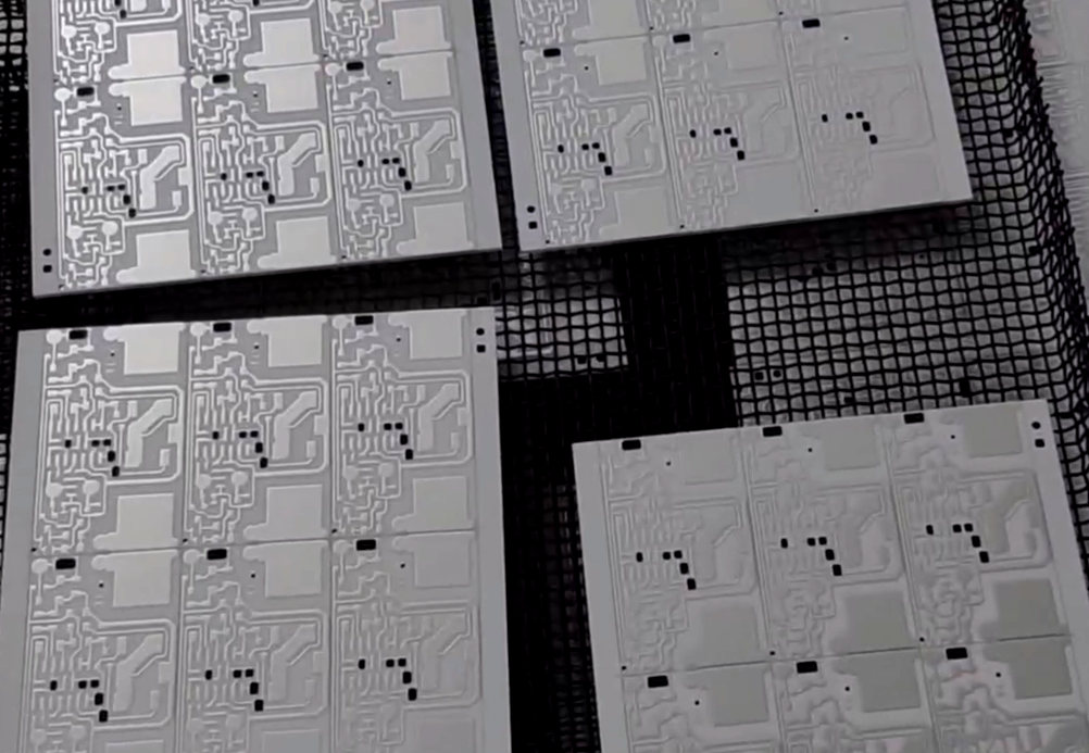 Application of Alumina Ceramic in Electronic Industry